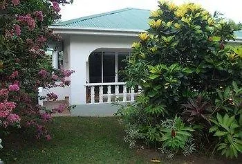 Villa Marl Self Catering à Pointe La Rue